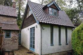 1 bedroom Cottage to...